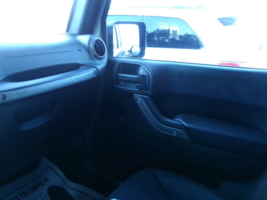 Used 2016 Jeep Wrangler Unlimited Sport w/ Connectivity Group image 11