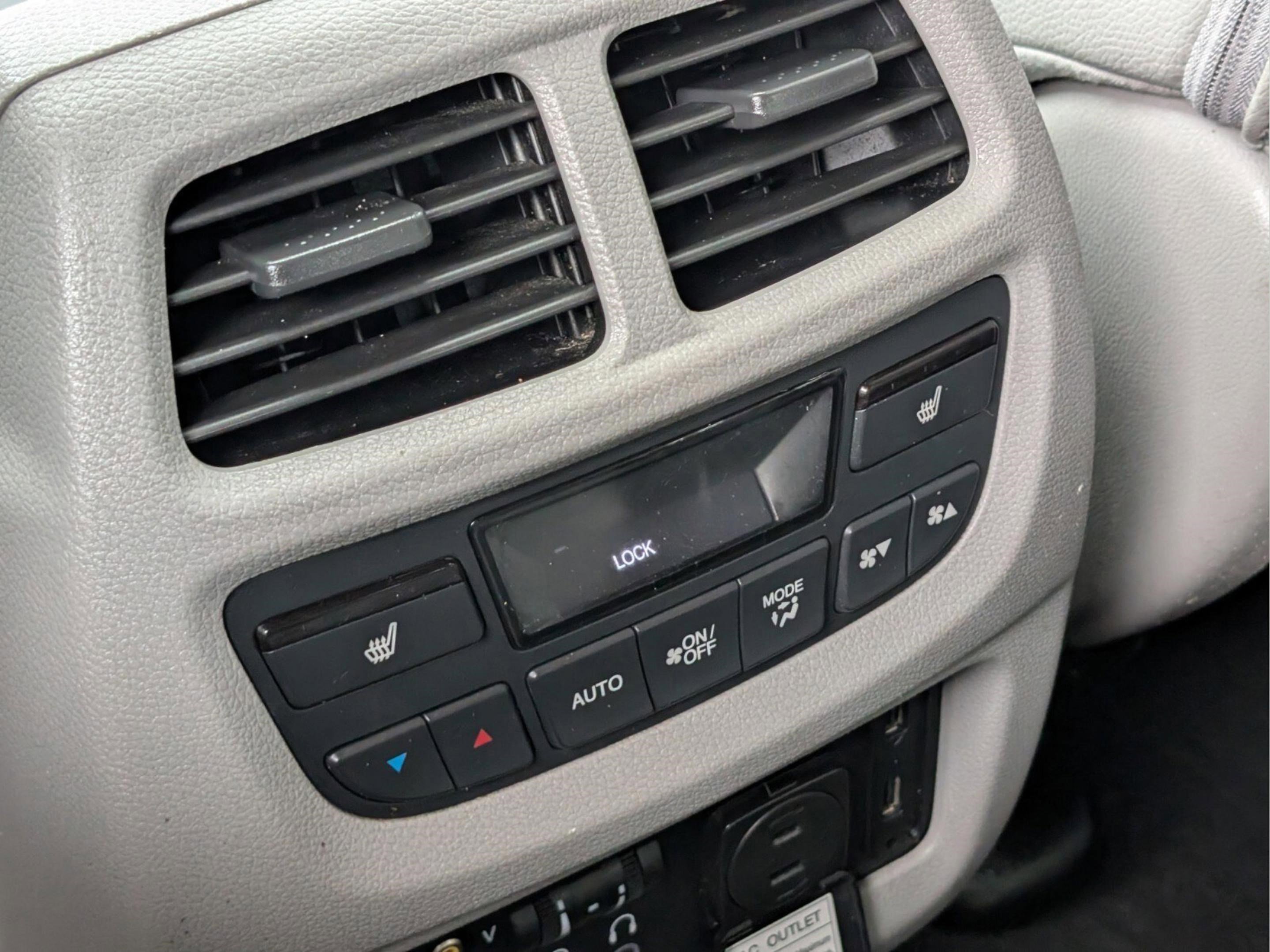 Used 2018 Honda Pilot Elite image 33