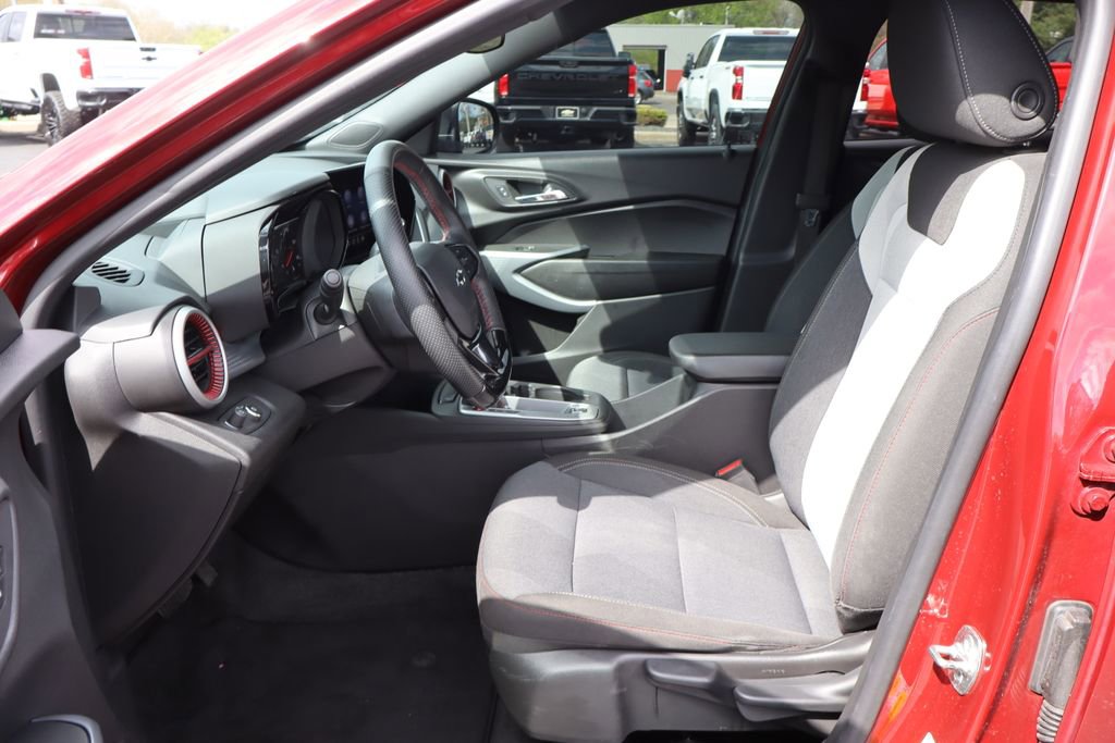 Used 2024 Chevrolet Trax RS w/ Driver Confidence Package FWD image 4