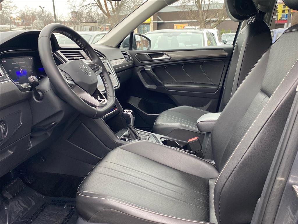 Certified 2022 Volkswagen Tiguan SE image 13