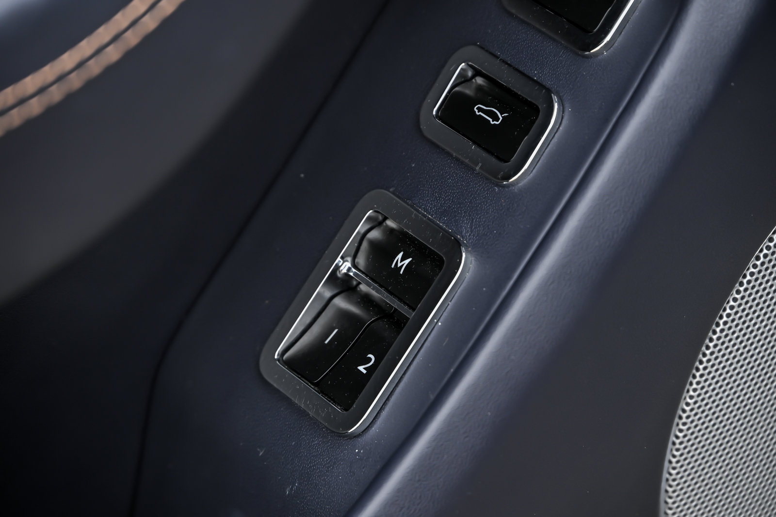 Certified 2023 Bentley Flying Spur Plug-In Hybrid AWD/4WD image 18