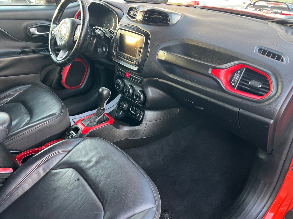 Used 2017 Jeep Renegade Trailhawk w/ Premium Trailhawk Package image 36