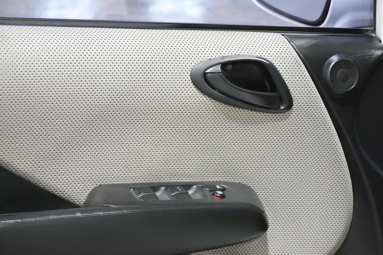 Used 2007 Honda Fit Sport image 29