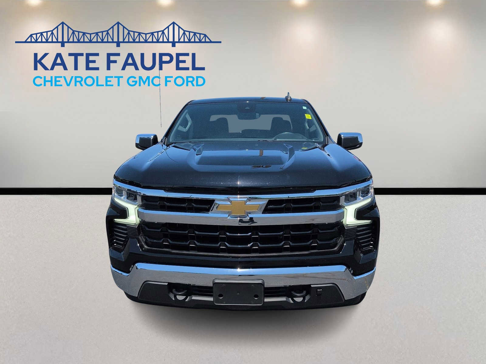 Used 2023 Chevrolet Silverado 1500 LT w/ Z71 Off-Road Package AWD/4WD image 2