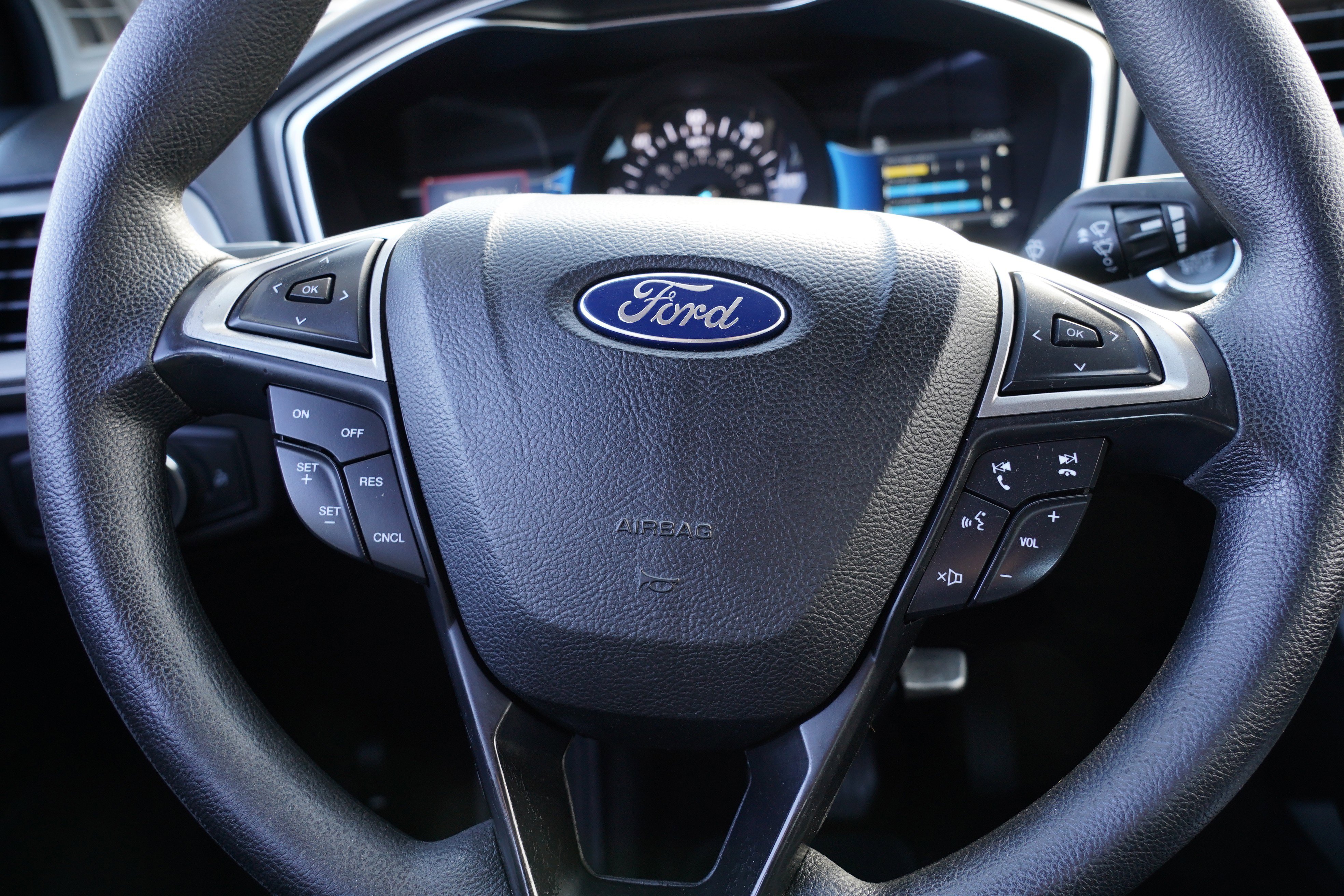 Used 2017 Ford Fusion SE image 23