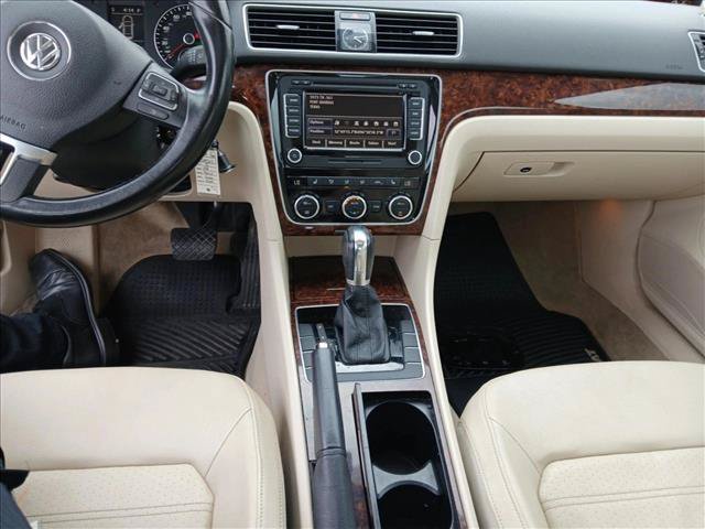 Used 2012 Volkswagen Passat 2.5 SEL FWD image 19