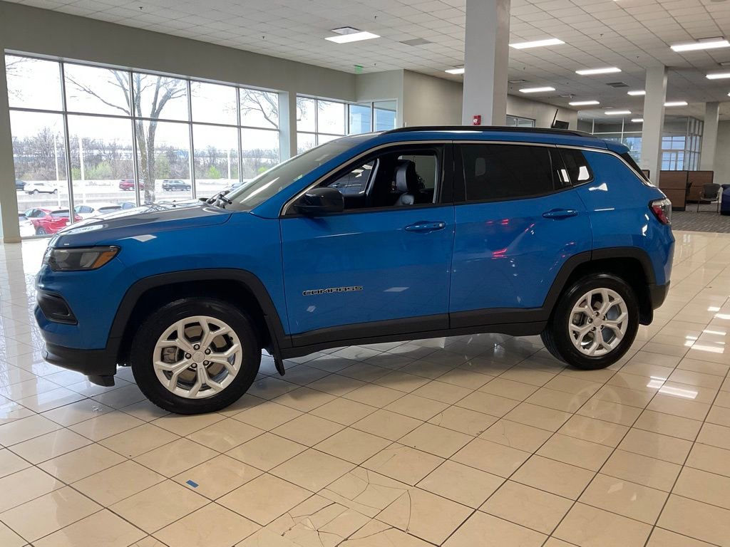 Used 2024 Jeep Compass Latitude image 4