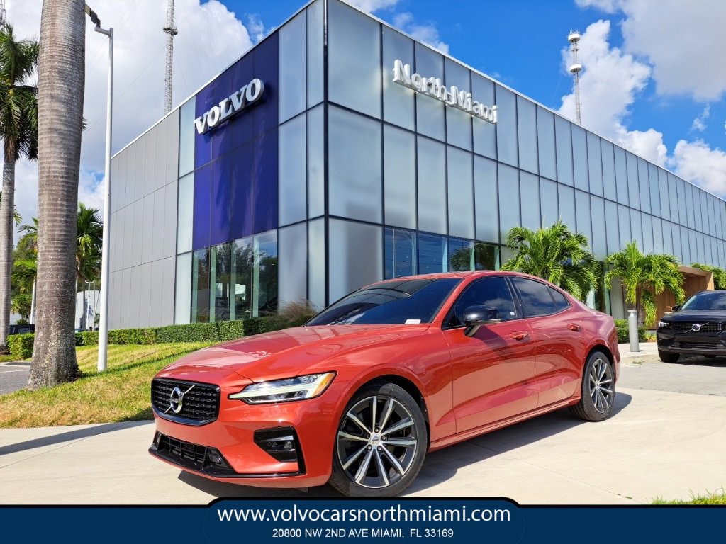 Used 2021 Volvo S60 T5 Momentum w/ Premium Package image 1