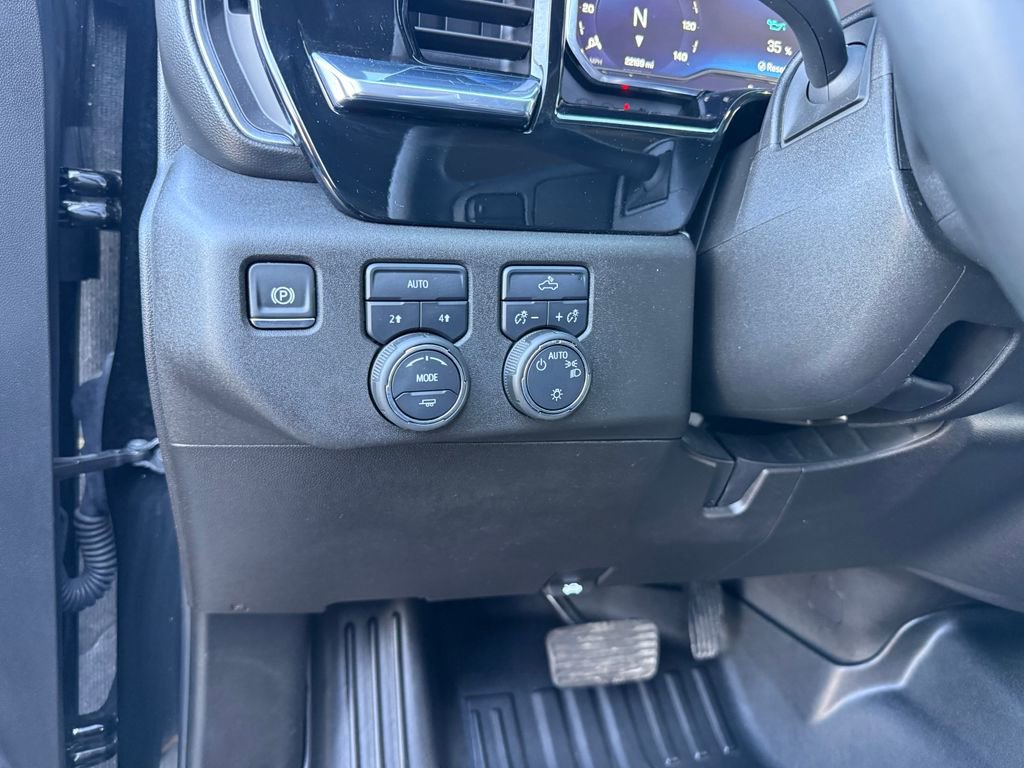 Used 2025 Chevrolet Silverado 1500 LT image 16