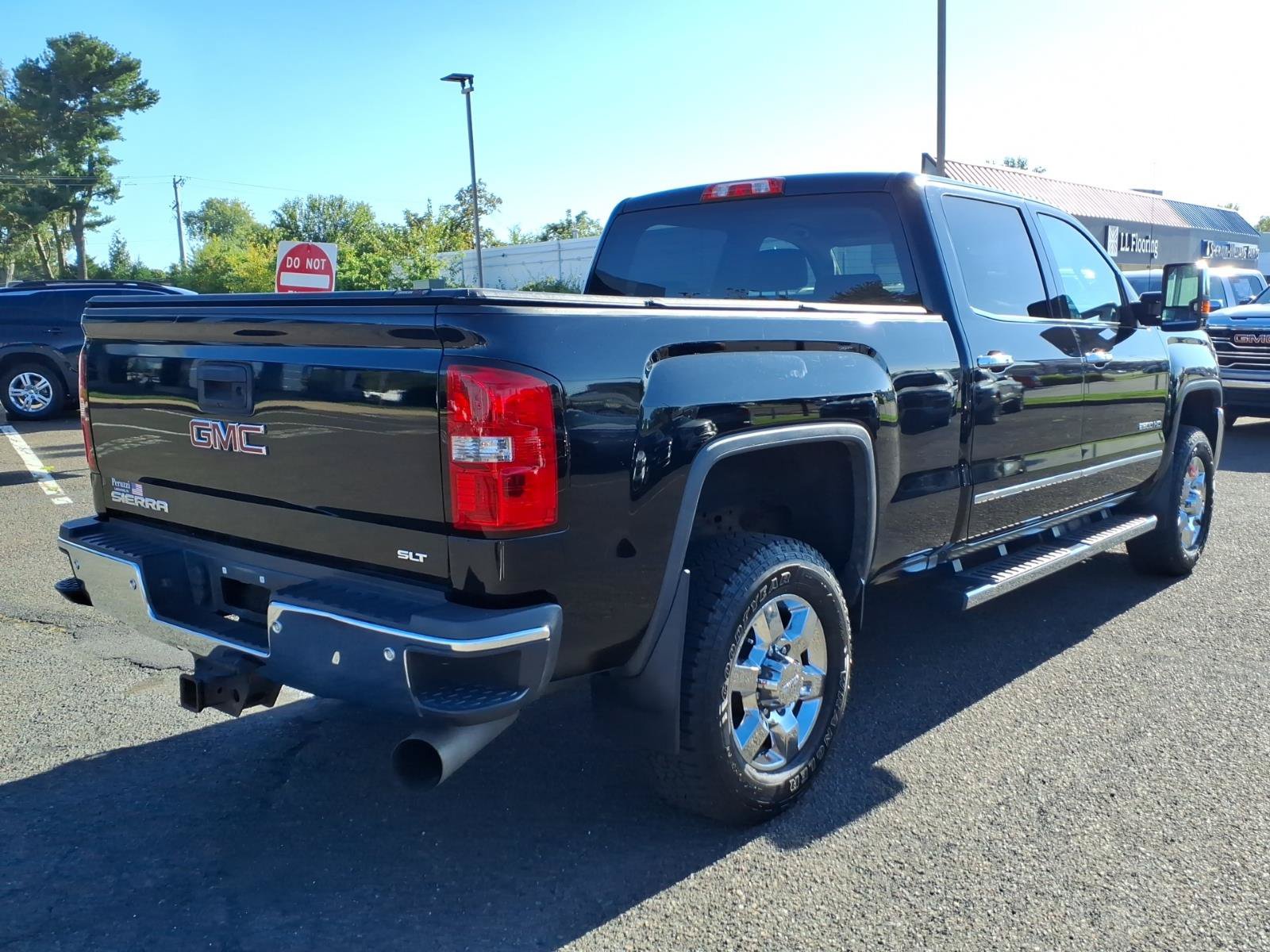 Used 2019 GMC Sierra 2500 SLT w/ Duramax Plus Package AWD/4WD image 3