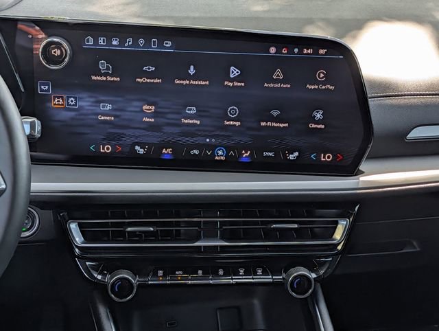 Used 2025 Chevrolet Traverse LT w/ Driver Confidence Package FWD image 14