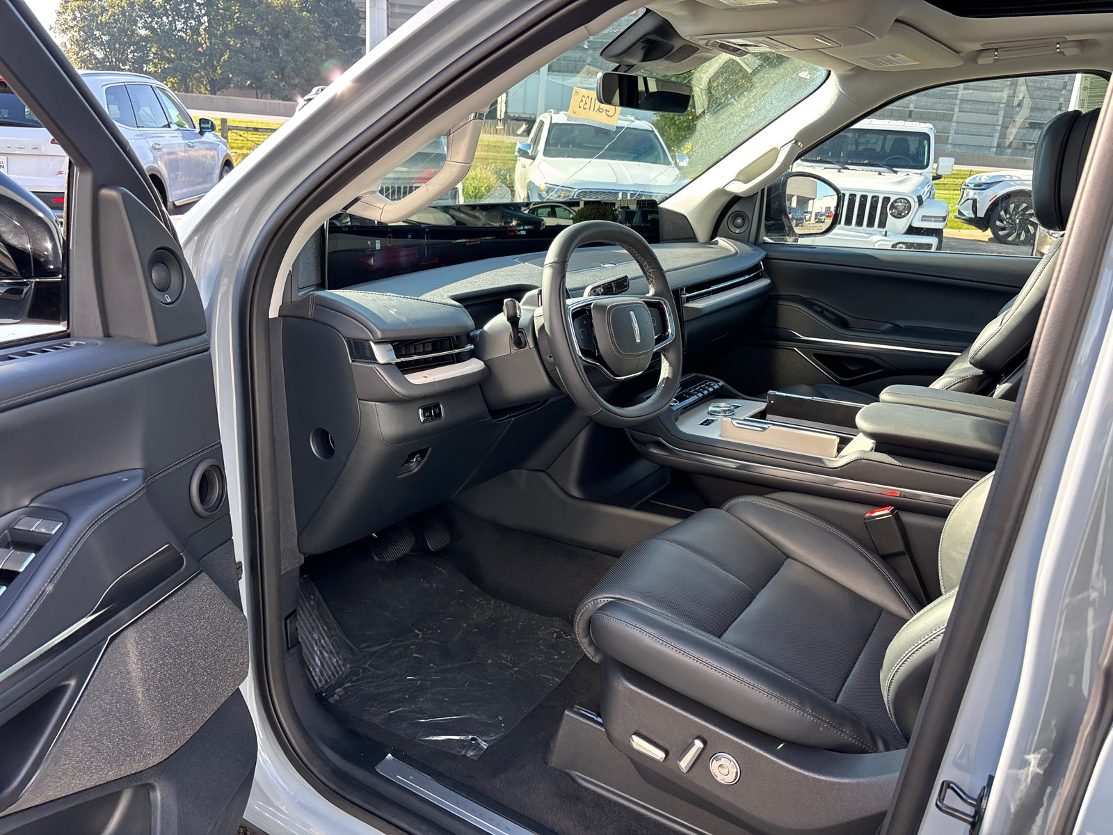 New 2027 Lincoln Navigator Reserve AWD/4WD image 24
