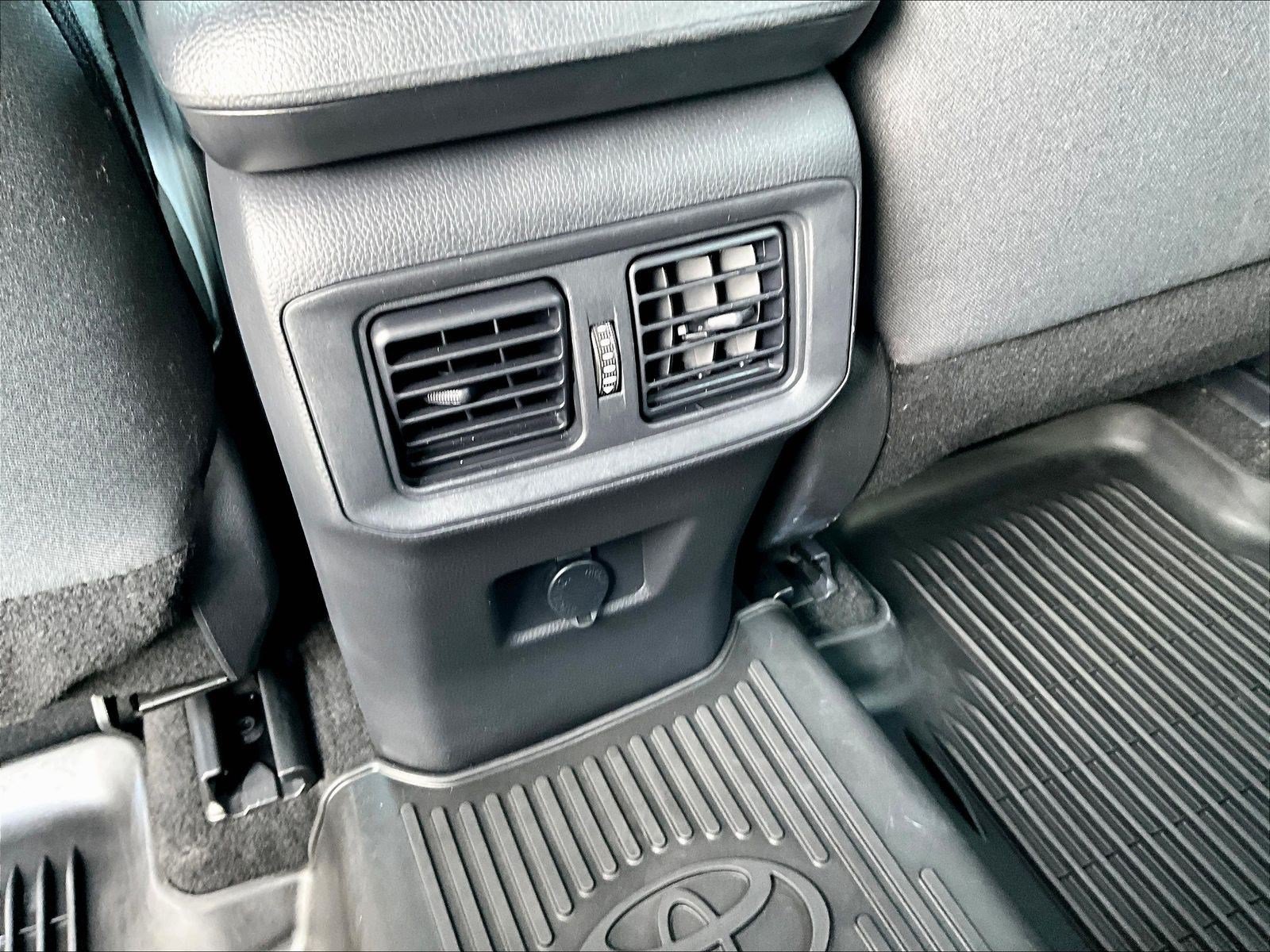 Used 2024 Toyota RAV4 LE AWD/4WD image 10