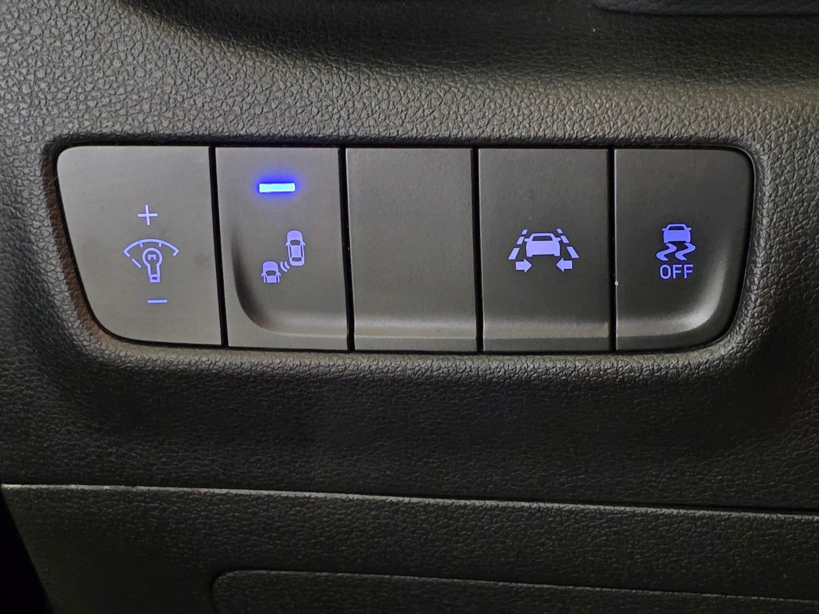 Certified 2021 Hyundai Kona SEL w/ Cargo Package image 31