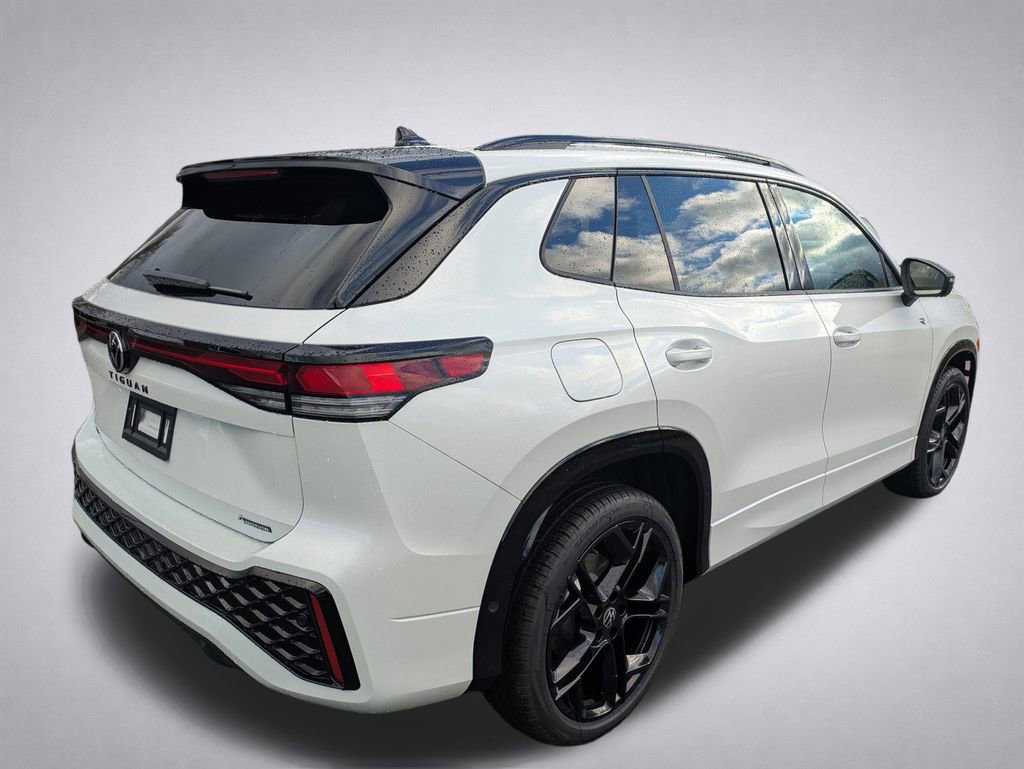 New 2026 Volkswagen Tiguan SE R-Line image 3