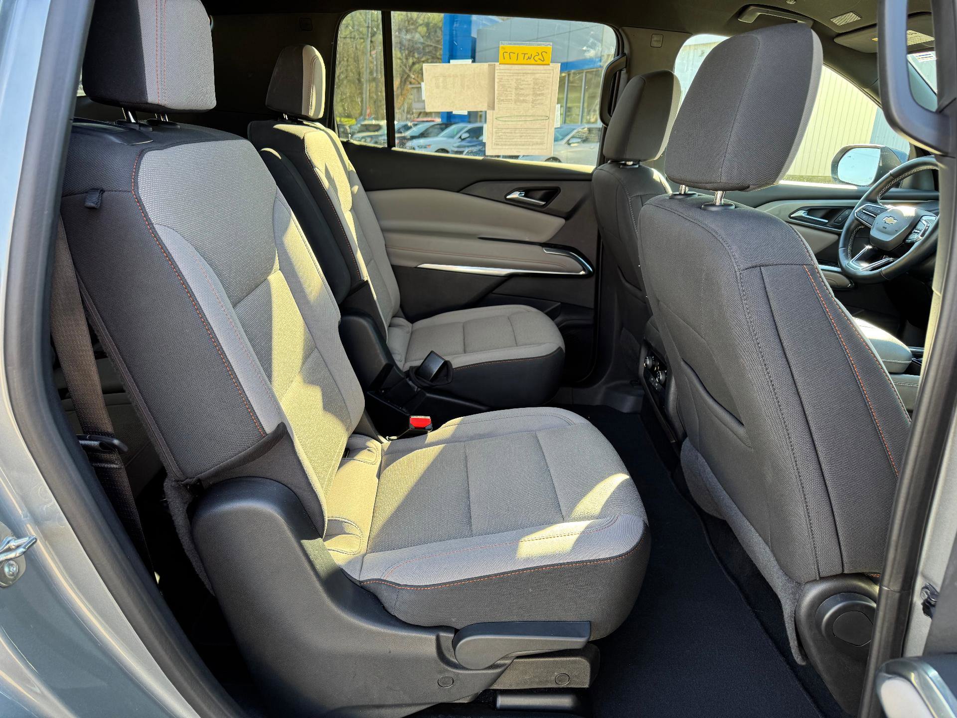 Used 2025 Chevrolet Traverse LT image 44