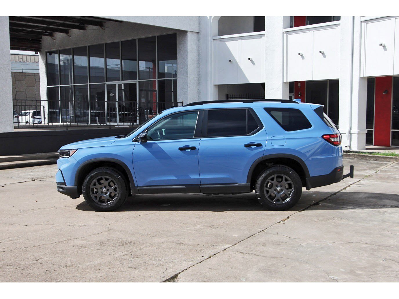 Used 2025 Honda Pilot TrailSport image 4