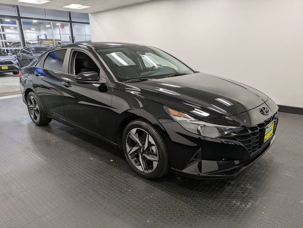 Used 2023 Hyundai Elantra SEL w/ Convenience Package image 3
