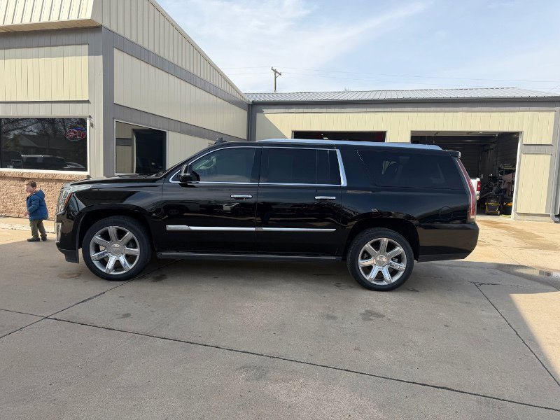 Used 2017 Cadillac Escalade ESV Premium Luxury AWD/4WD image 34