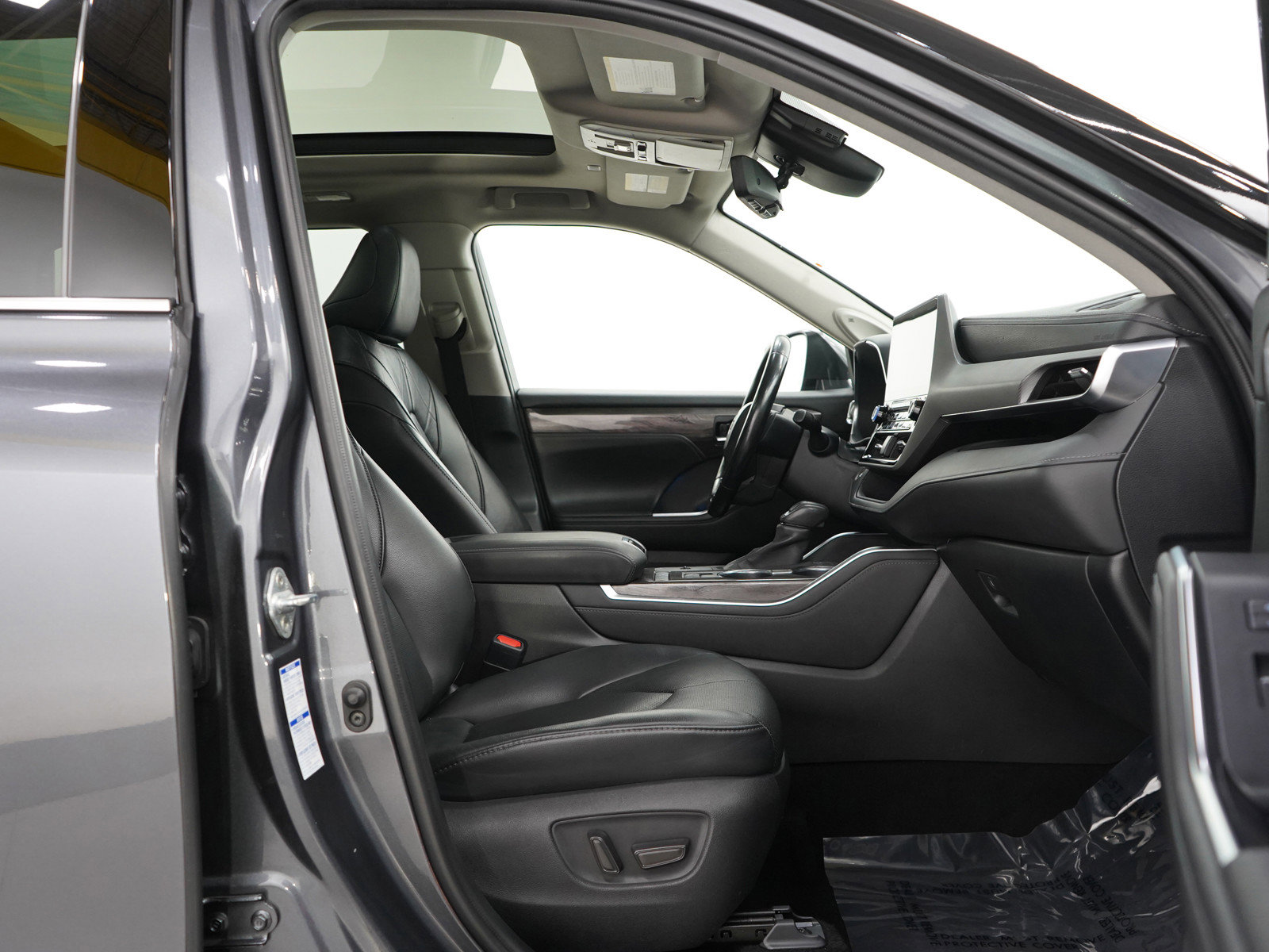 Used 2020 Toyota Highlander Platinum image 11