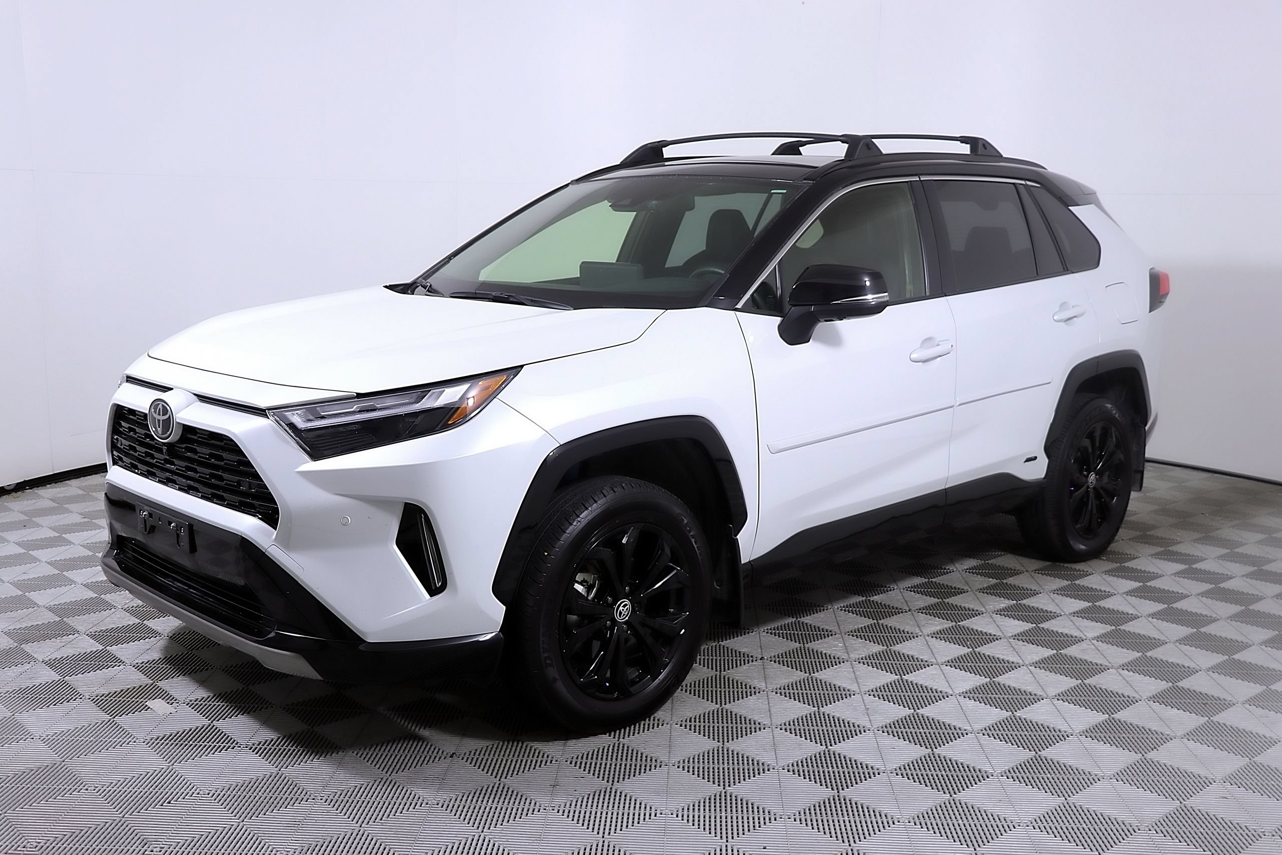 Used 2025 Toyota RAV4 XSE w/ Advanced Technology Package AWD/4WD image 3