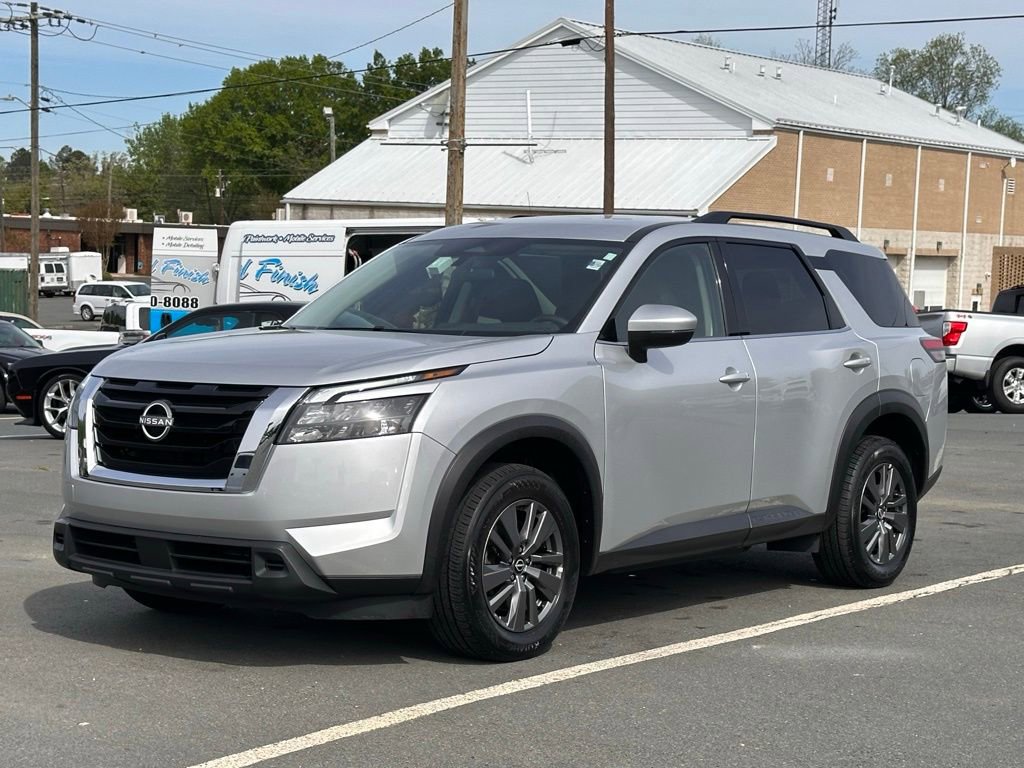 Used 2025 Nissan Pathfinder SV AWD/4WD image 2