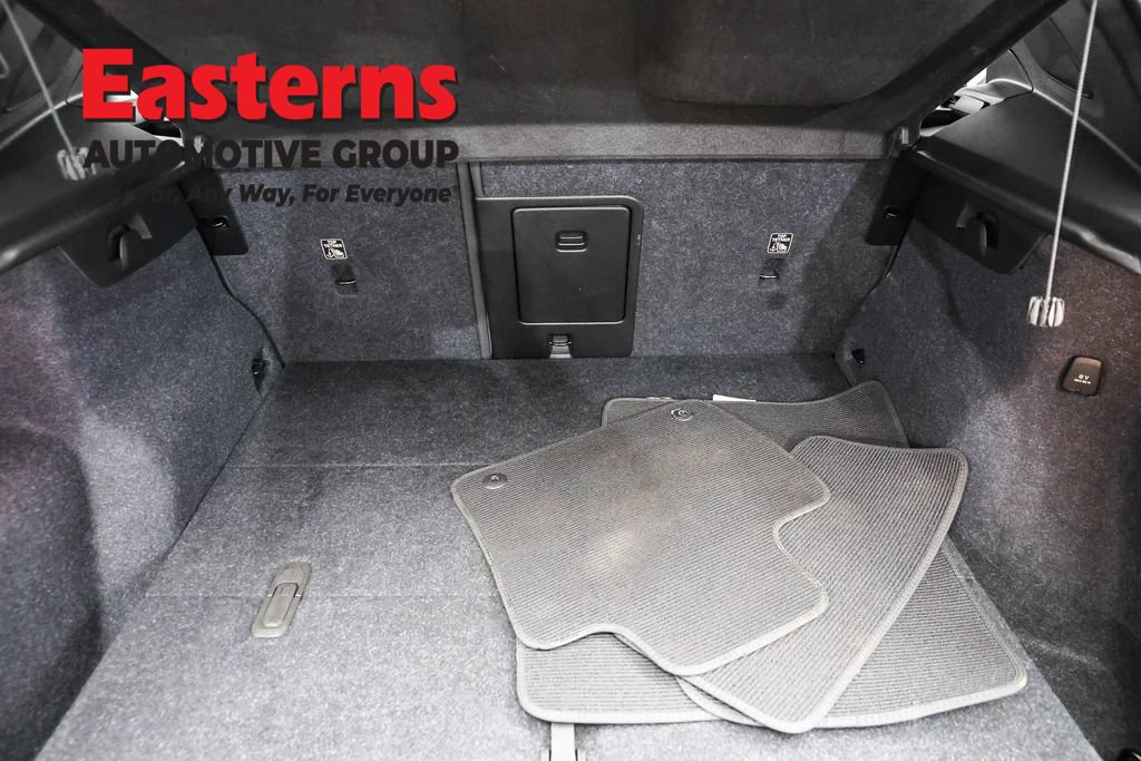 Used 2023 Volvo XC40 B4 Ultimate FWD image 9