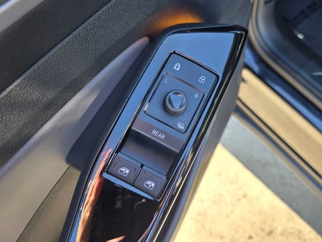 Used 2023 Volkswagen ID.4 Pro S AWD/4WD image 23