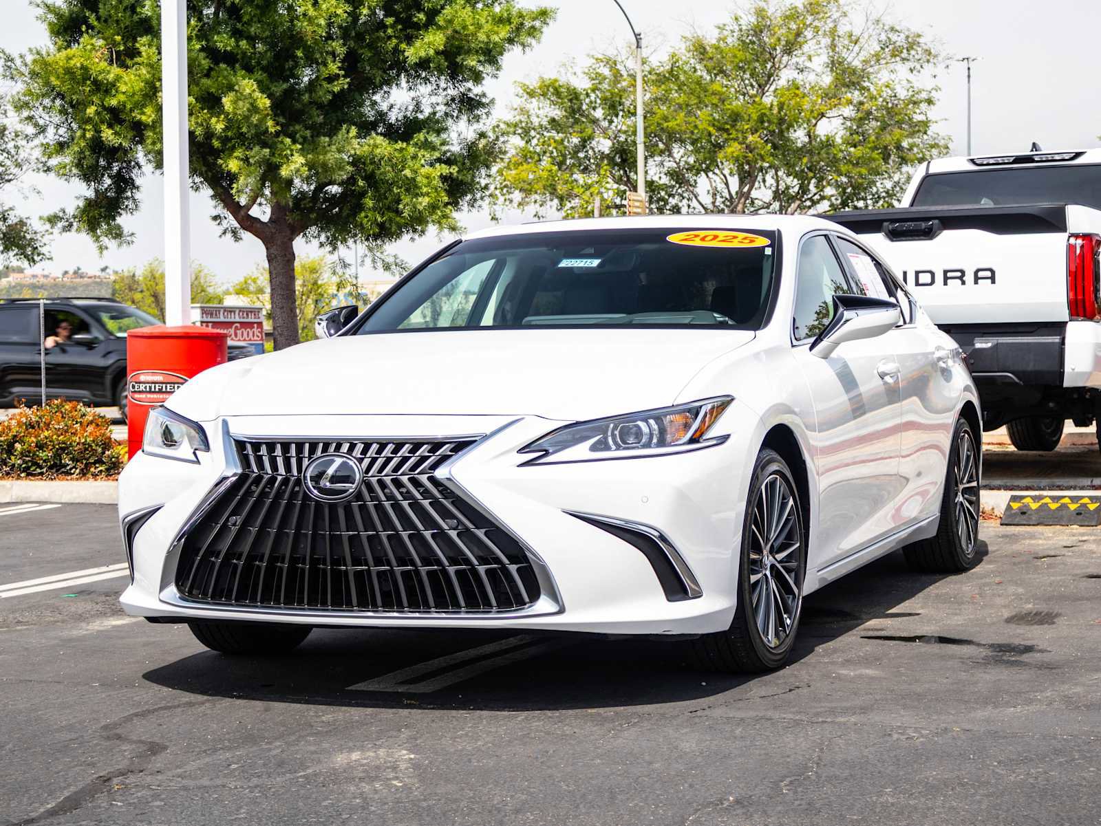 Used 2025 Lexus ES 300h w/ Premium Package image 3