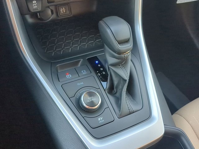 Used 2025 Toyota RAV4 XLE image 13