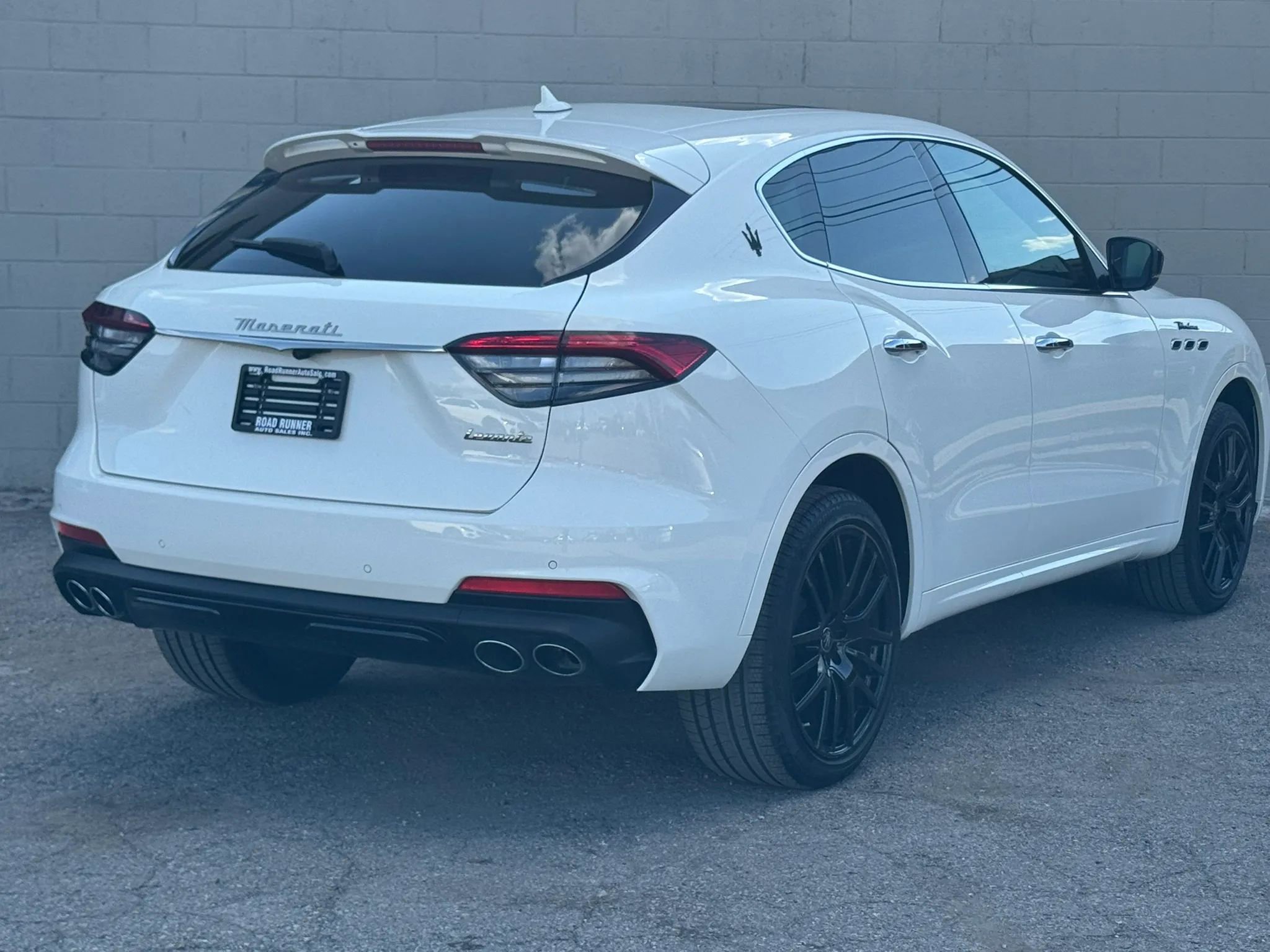 Used 2024 Maserati Levante Modena Ultima AWD/4WD image 7