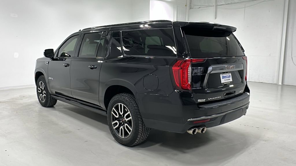 Used 2022 GMC Yukon XL AT4 image 3