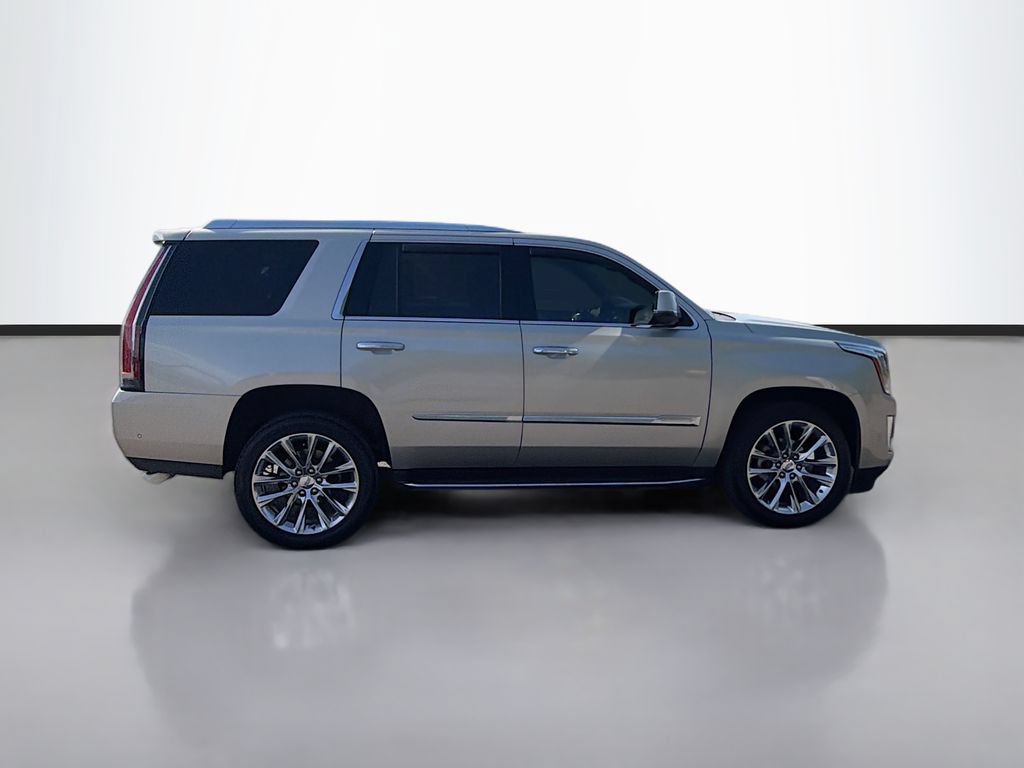 Used 2017 Cadillac Escalade Luxury AWD/4WD image 4