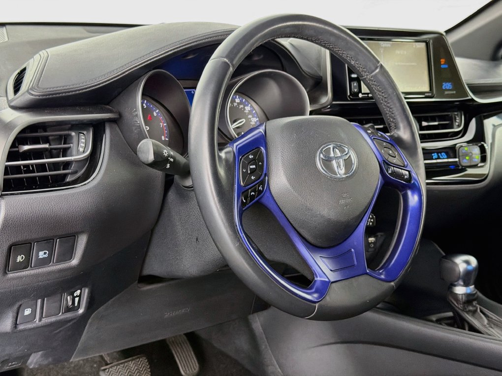 Used 2018 Toyota C-HR XLE FWD image 33