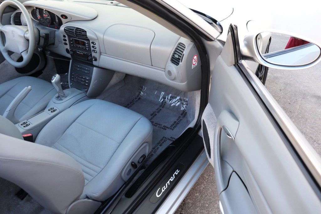 Used 2000 Porsche 911 Cabriolet image 28
