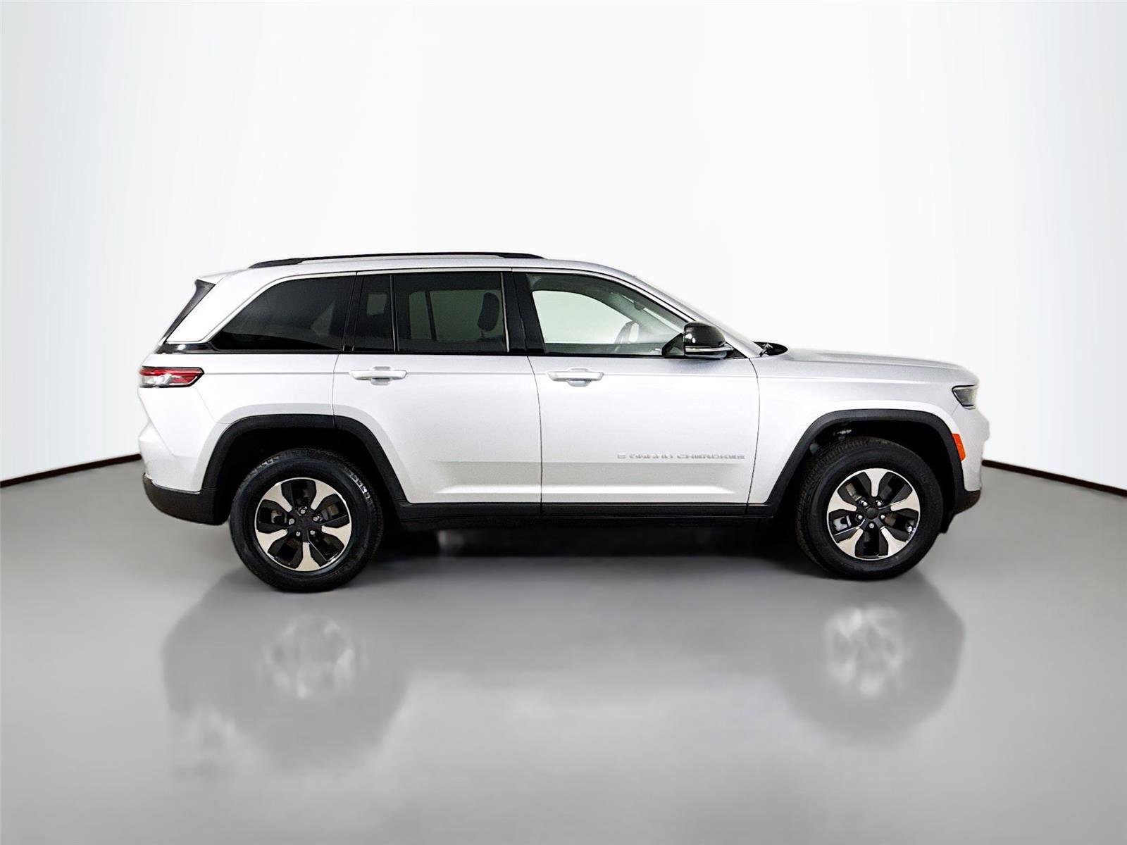 Used 2022 Jeep Grand Cherokee Limited 4xe image 18