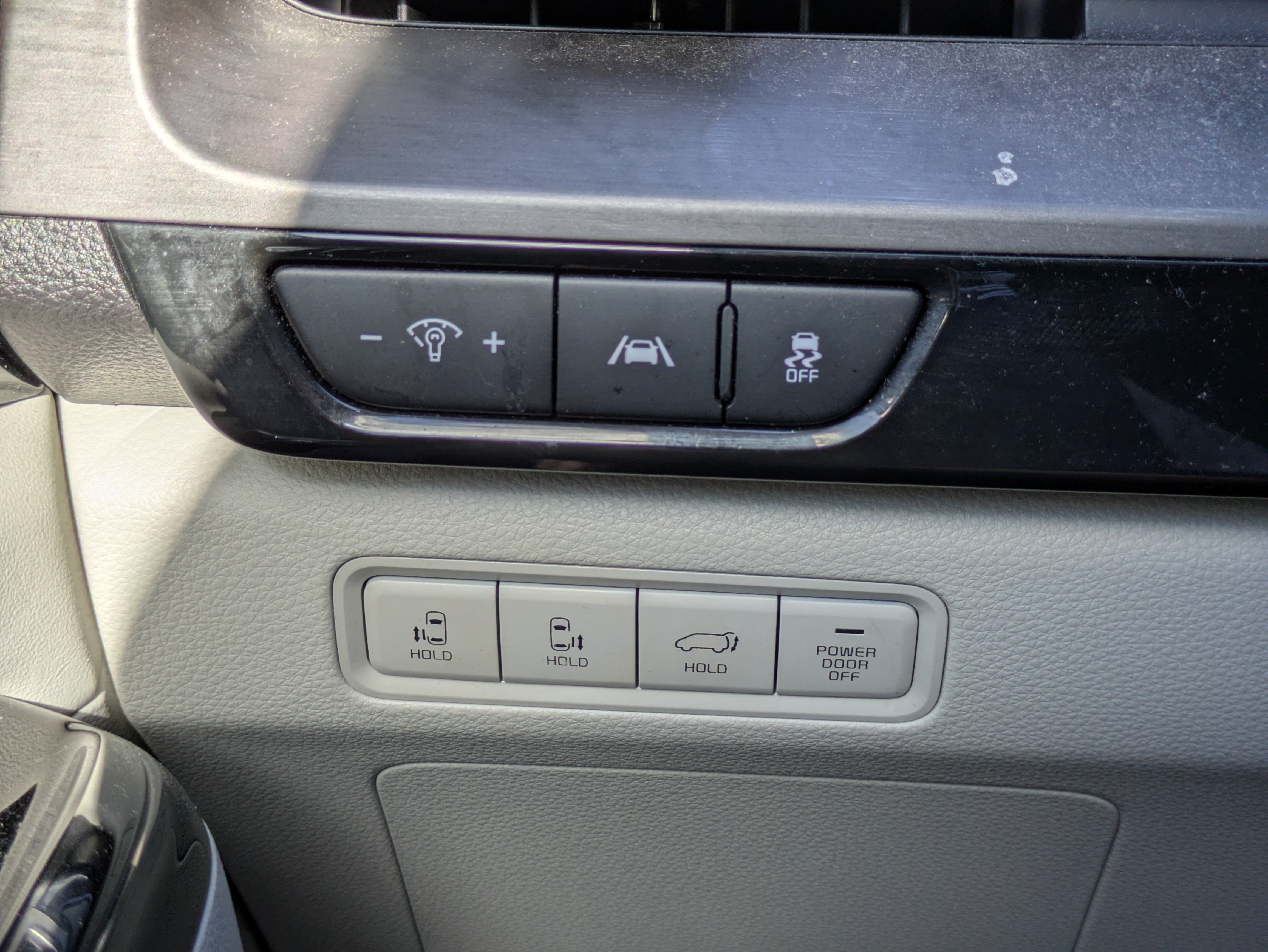 Used 2024 Kia Carnival EX FWD image 37
