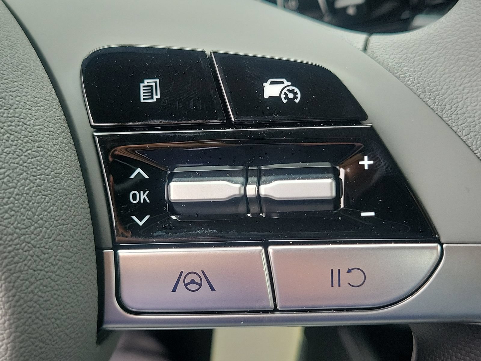 New 2026 Hyundai Elantra SE FWD image 9