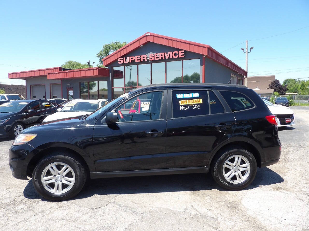 Used 2011 Hyundai Santa Fe GLS FWD image 2