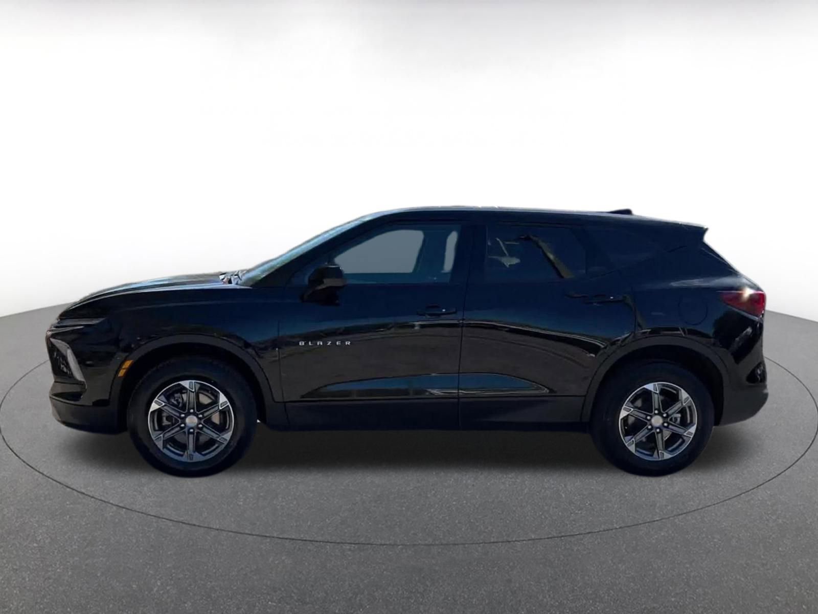 Used 2025 Chevrolet Blazer LT image 9