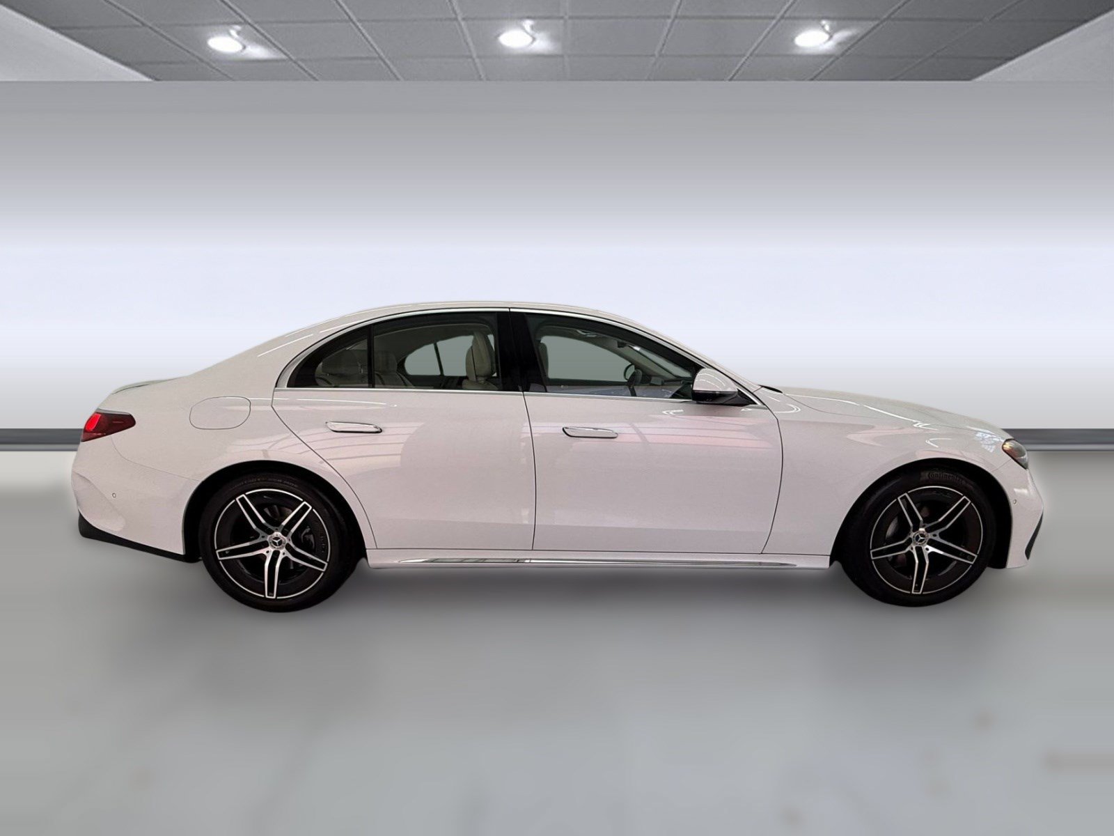 Used 2025 Mercedes-Benz E 350 4MATIC Sedan image 7