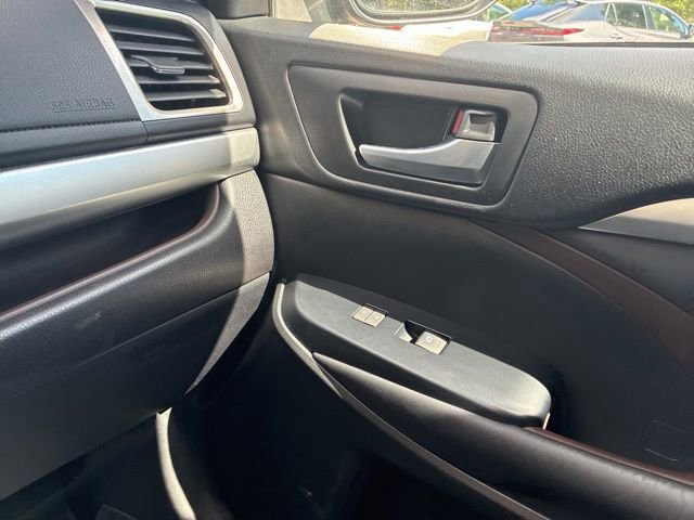 Used 2015 Toyota Highlander XLE AWD/4WD image 33