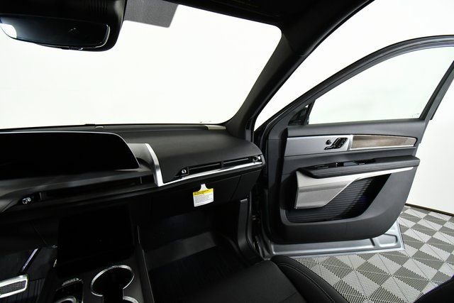 New 2026 Cadillac Vistiq Sport image 13