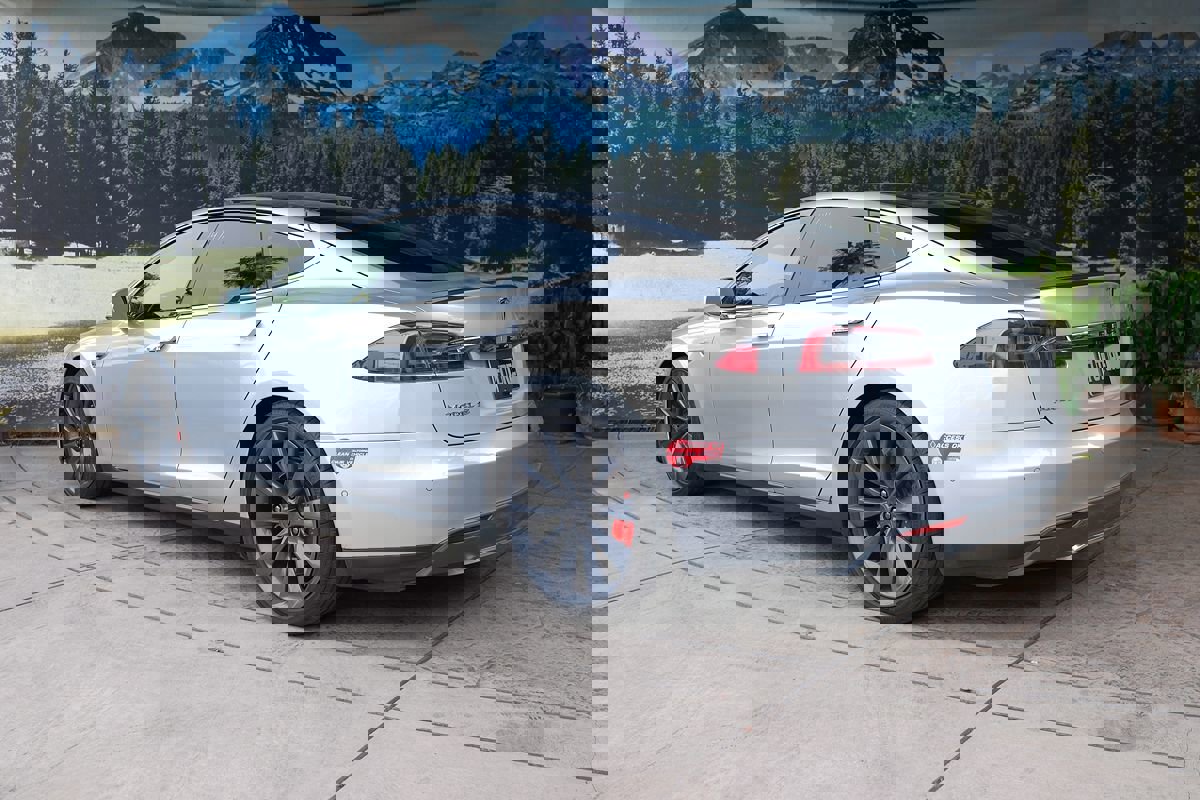 Used 2016 Tesla Model S P90D image 4