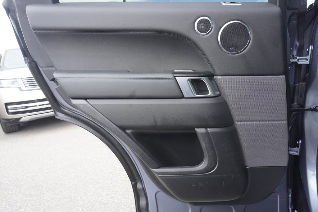 Used 2020 Land Rover Range Rover Sport HSE image 28