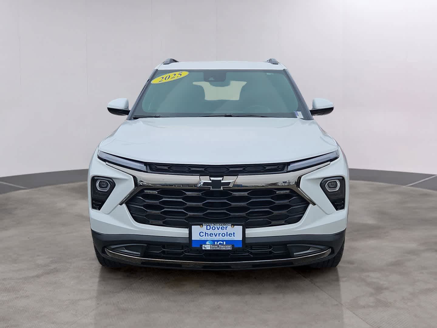 Used 2025 Chevrolet TrailBlazer ACTIV w/ Convenience Package AWD/4WD image 2