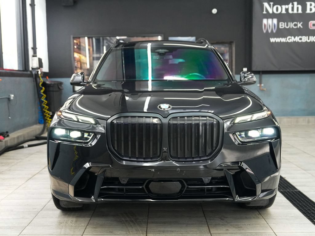 Used 2023 BMW X7 xDrive40i w/ M Sport Package AWD/4WD image 2