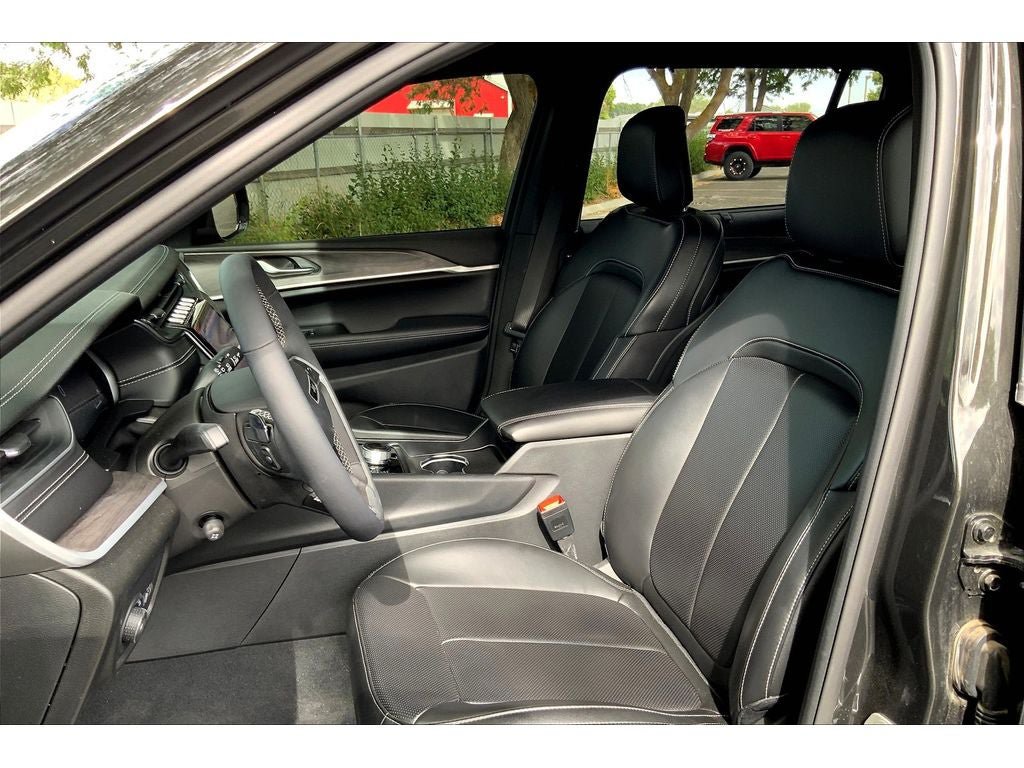 Used 2024 Jeep Grand Cherokee L Limited w/ Luxury Tech Group II AWD/4WD image 26