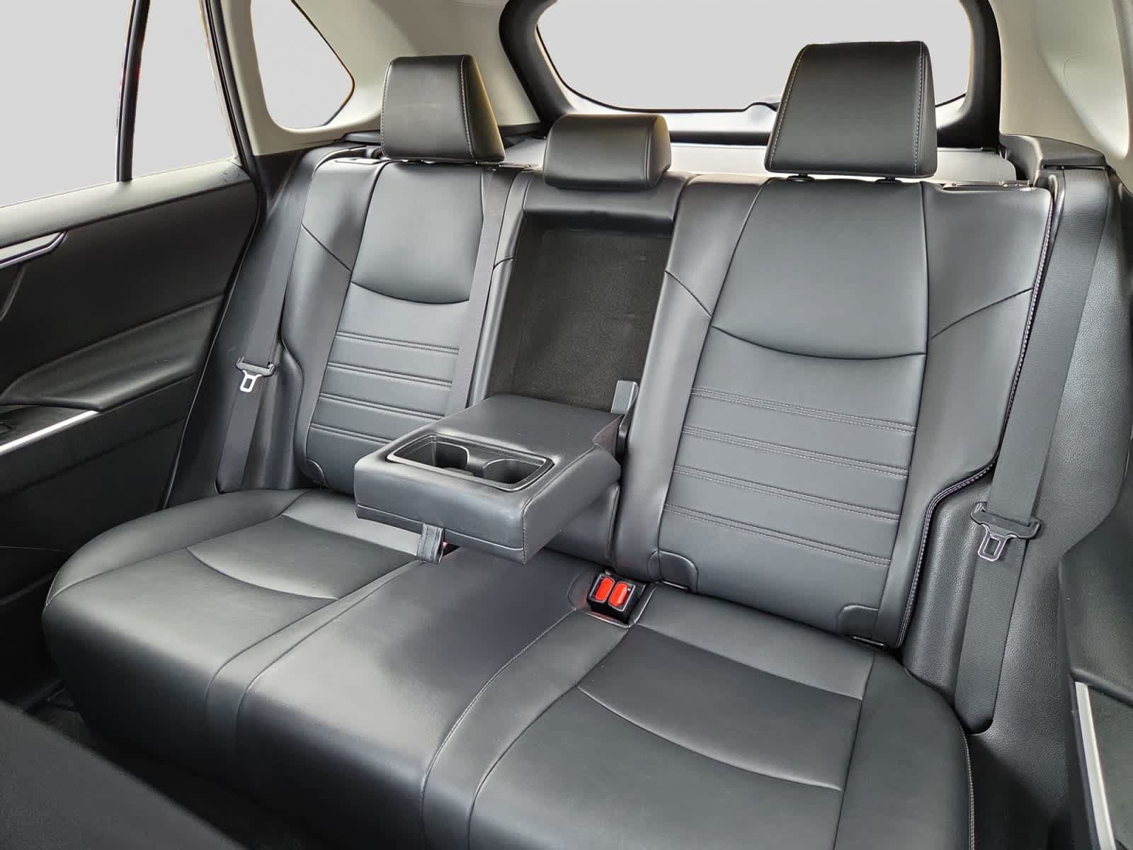 Used 2022 Toyota RAV4 XLE Premium AWD/4WD image 38