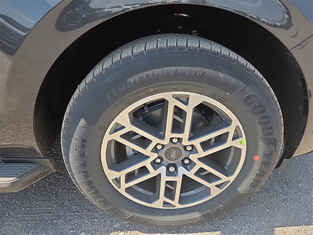 New 2025 Ford Expedition Active image 7